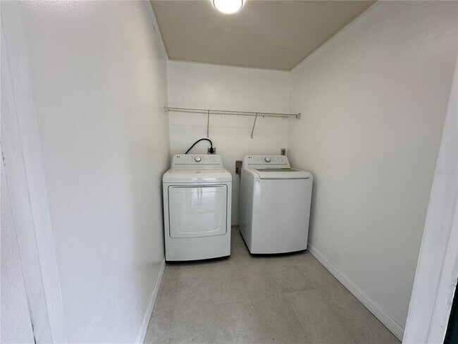 Building Photo - 1817 Townhall Ln