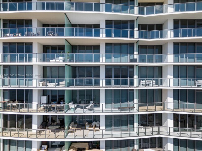 Building Photo - 1116 N Ocean Blvd