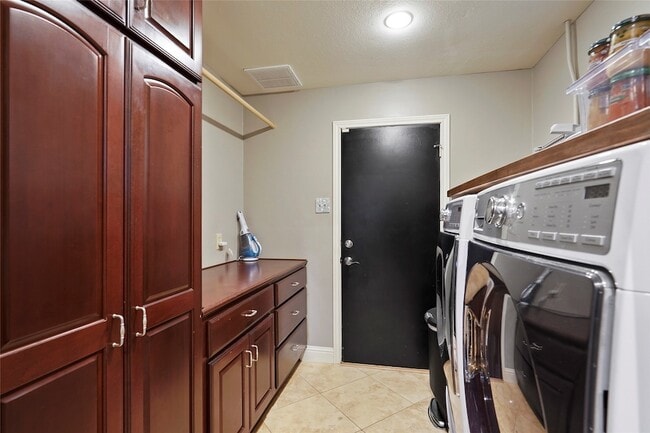 Building Photo - 10710 Overbrook Ln