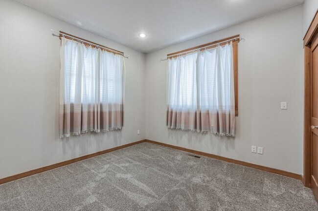 Building Photo - 100 Rebeccas Way