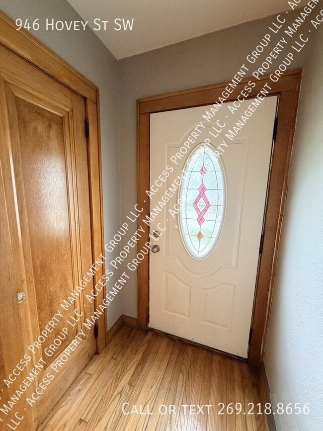 Building Photo - 946 Hovey St SW