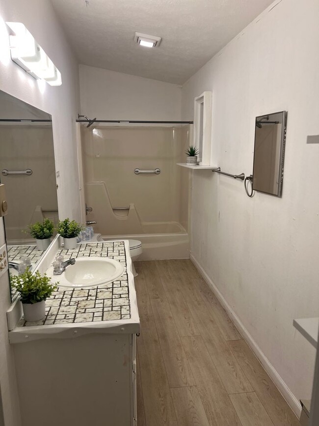 Building Photo - Spacious Home for Rent in Glenwood Springs – Great Location, No HOA!