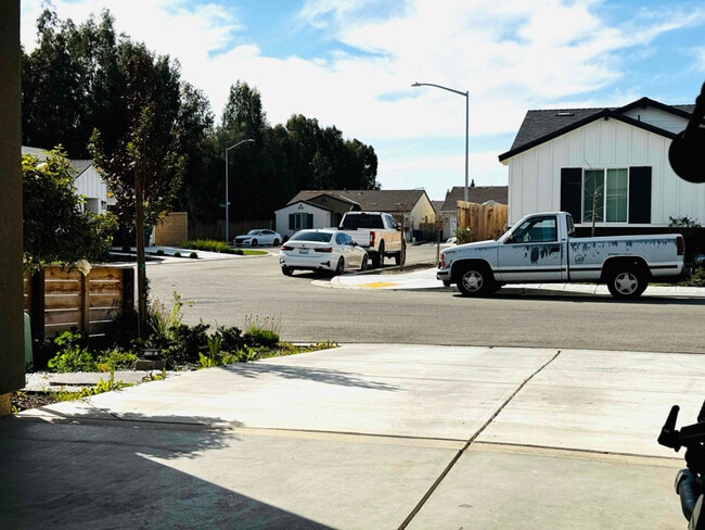 Building Photo - 6598 E Lamona Ave