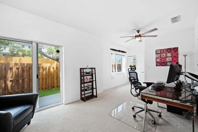 Building Photo - 2001 Coral Heights Blvd