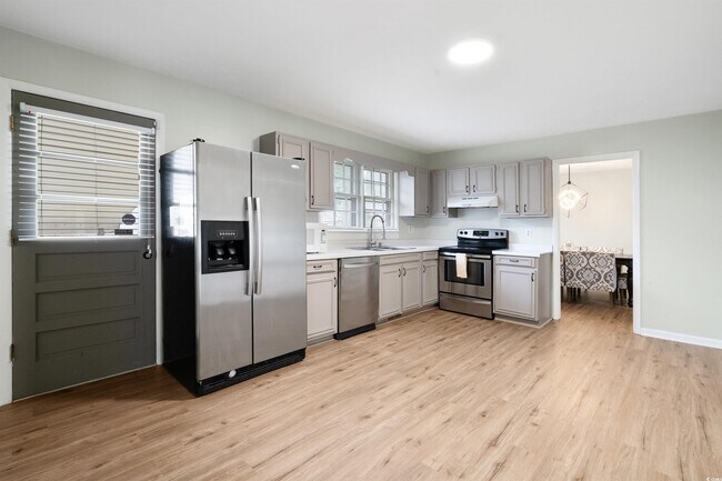 Building Photo - 917 9th Ave S
