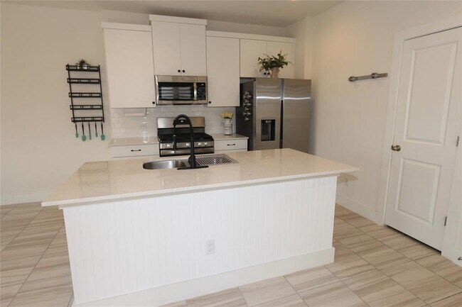 Building Photo - 131 Furlong Dr