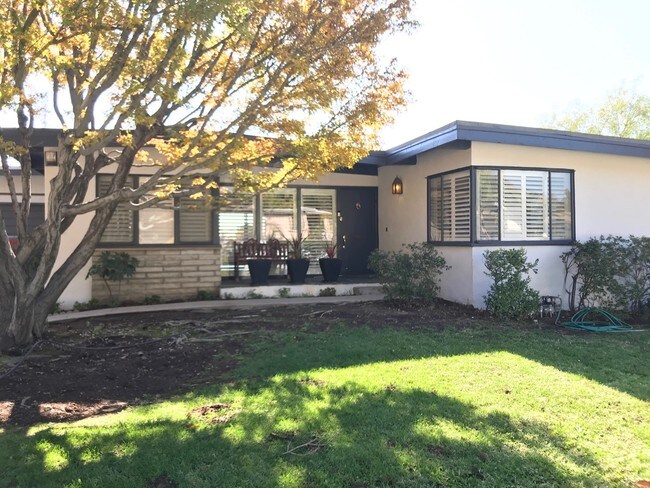 Front of House - 926 Crestview Dr