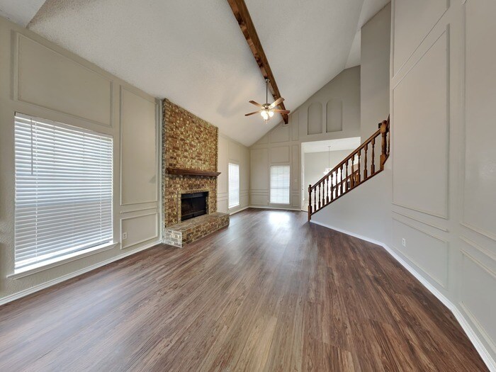 Building Photo - 104 NE Timber Ridge Dr