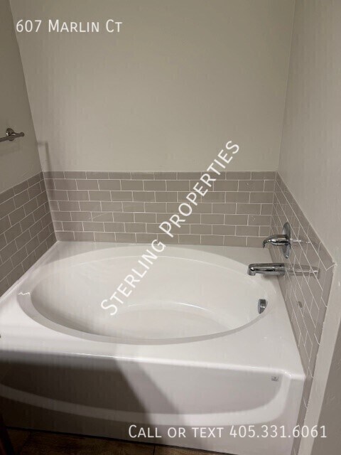 Building Photo - 607 Marlin Ct
