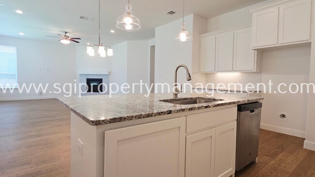 Building Photo - 7703 Coronado Dr