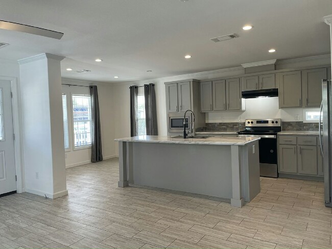 Building Photo - 13128 Lemon Ave