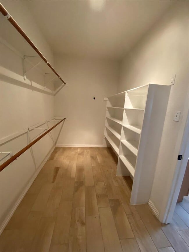 Building Photo - 1404 Terra St