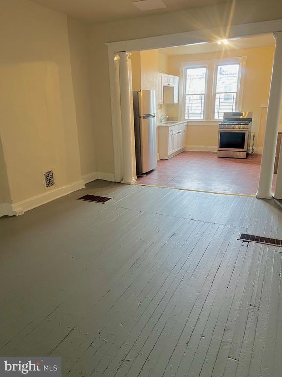 Building Photo - 1822 N Milton Ave