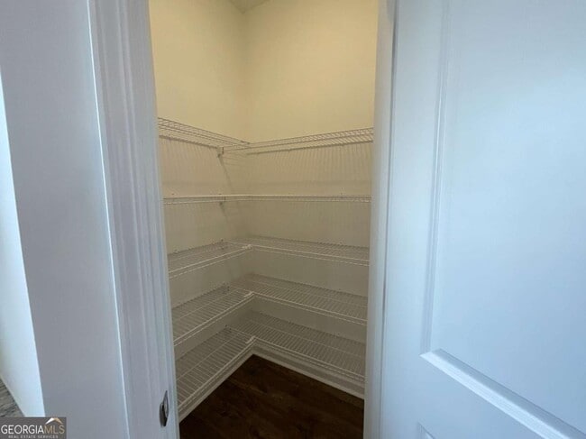 Building Photo - 5716 Plaza Dr SE