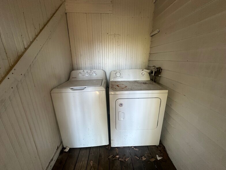 downstairs laundry - 262 Roper St