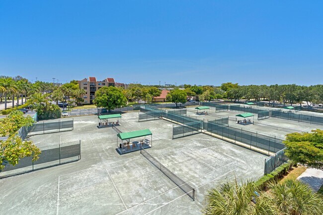 Building Photo - 750 Egret Cir