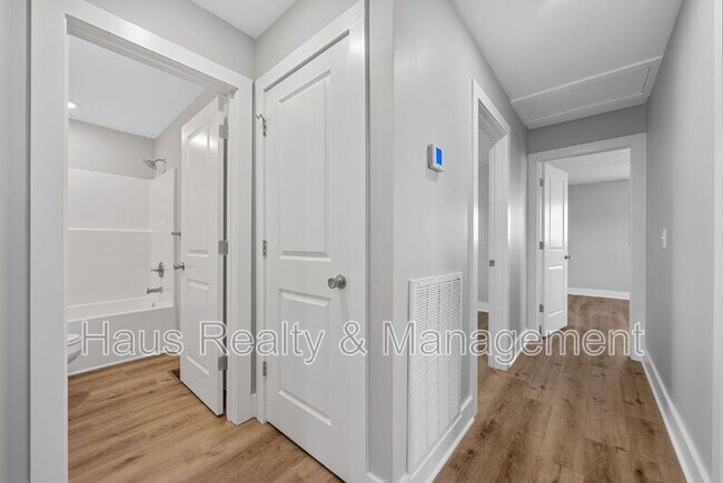 Building Photo - 7847 US-41