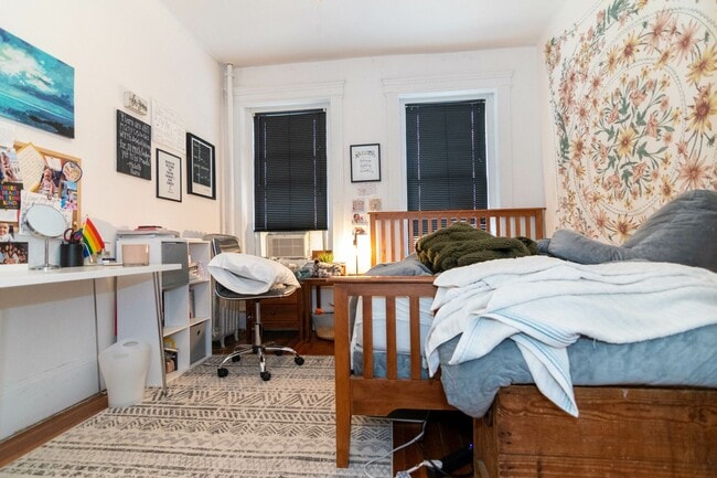 Building Photo - Great Three bed in Packards corner