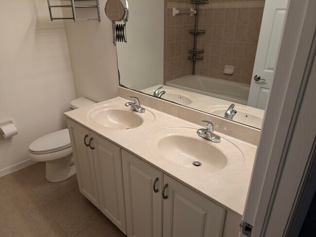 Building Photo - 2062 SE Glen Ridge Dr