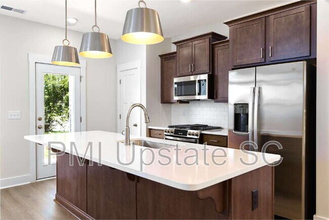 Building Photo - 214 Cali Wy