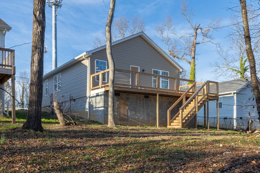 Building Photo - 812 Aubrey Ave