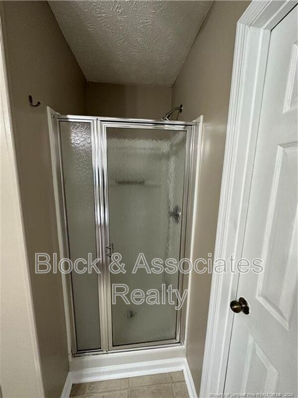 Building Photo - 233 Waterdown Dr