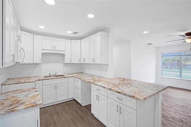 Building Photo - 5701 SW 37th St