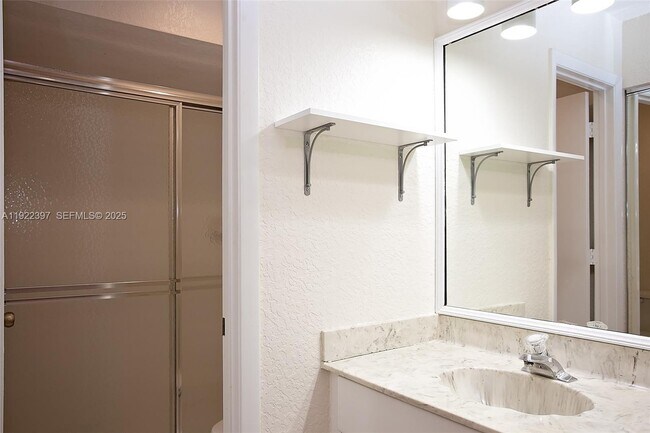 Building Photo - 1361 Cottonwood Cir