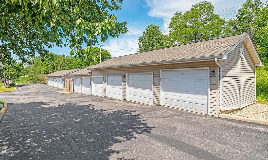 Building Photo - 14943 Lenox Dr