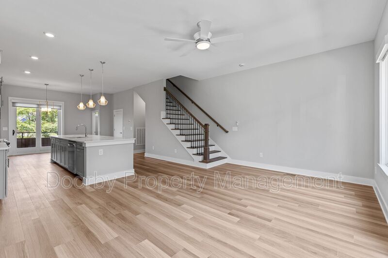 Building Photo - 769 Burnside Pl