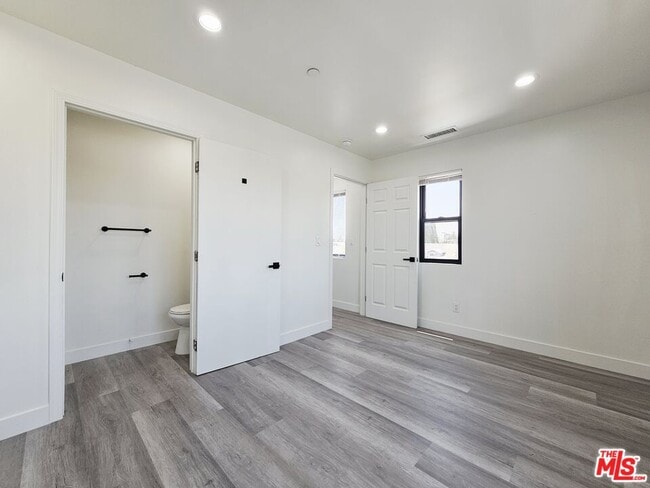 Building Photo - 4112 1/2 Normandie Ave