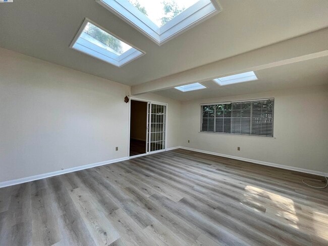 Building Photo - 726 Homer Ave