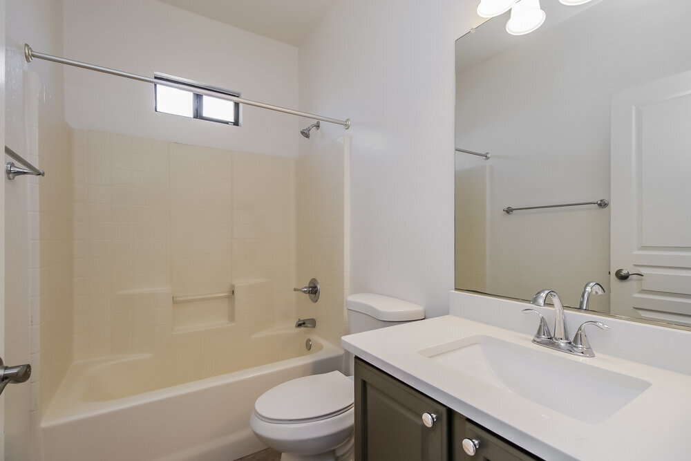 Building Photo - 815 W St Charles Ave