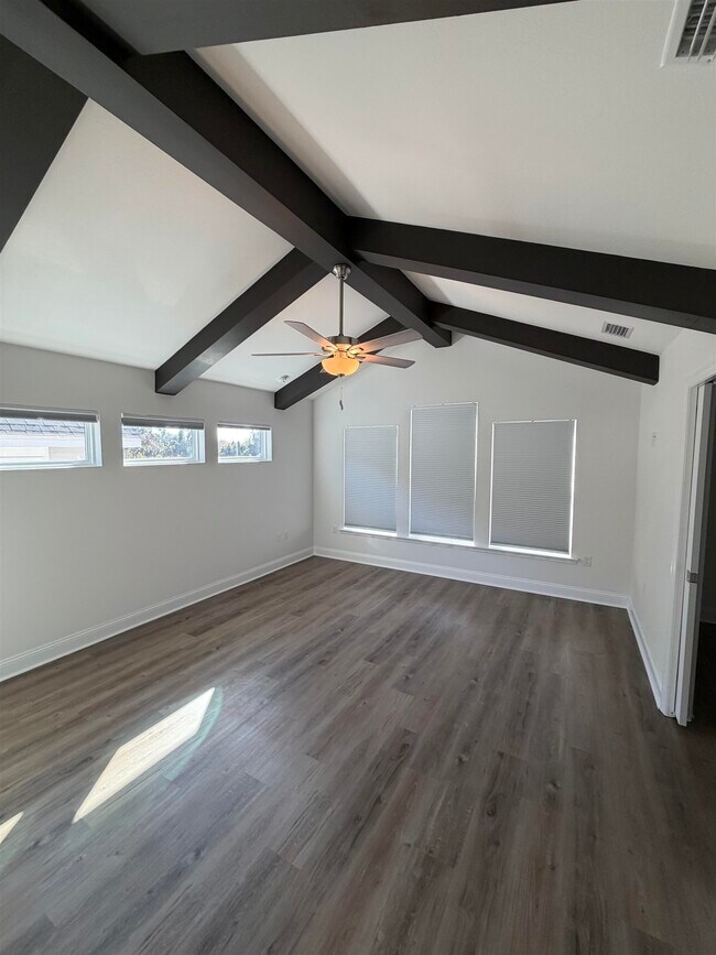 Building Photo - 5631 Fletcher Oaks Dr