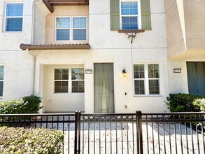 Building Photo - Move-In Ready 2 Bedroom 2.5 Bathroom Condo with LOFT & 2 Car Garage
