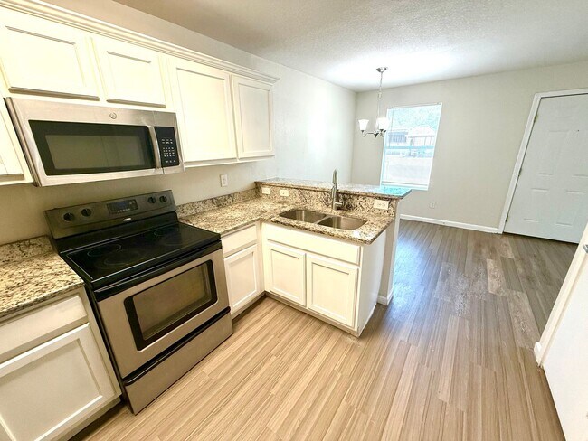 Building Photo - 1611 N Navidad St