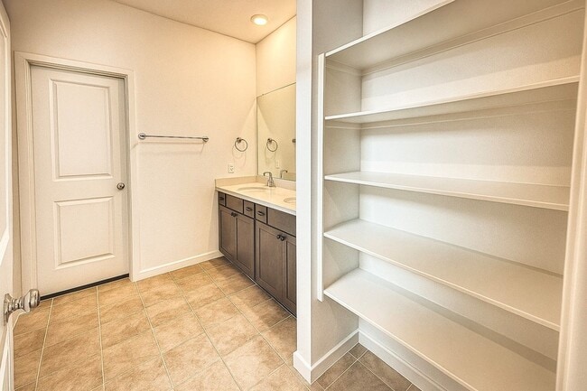 Building Photo - 9638 Lily Vis Ln