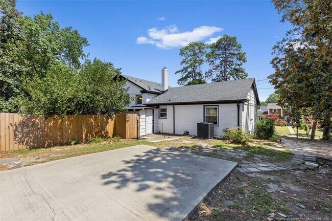Building Photo - 2710 Fordham Dr