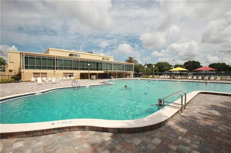 Building Photo - 2402 Ecuadorian Way