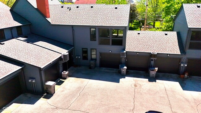 Building Photo - 800 N Park Ave