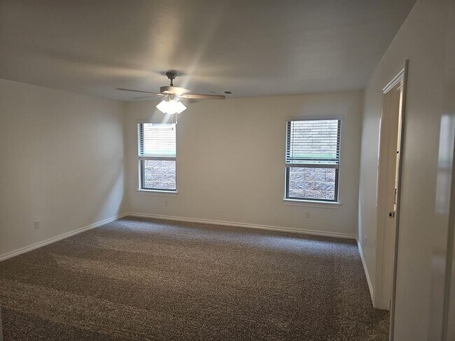 Building Photo - 3701 Lynne Ave