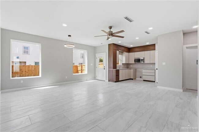 Building Photo - 2206 Corales St