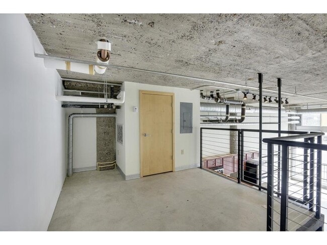 Building Photo - 521 S 7th St