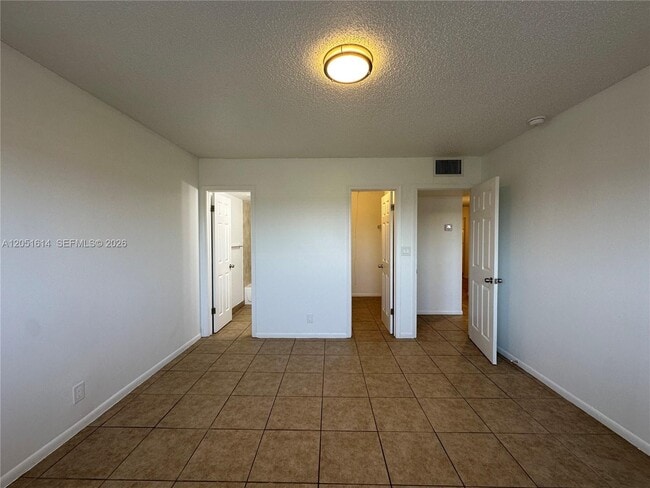 Building Photo - 1400 NE 56th St