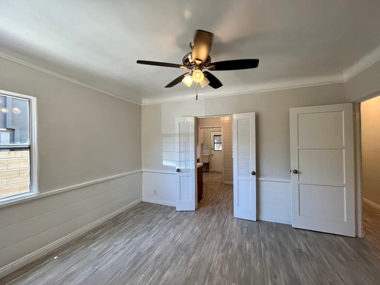 Dining room - 1807 S Redondo Blvd