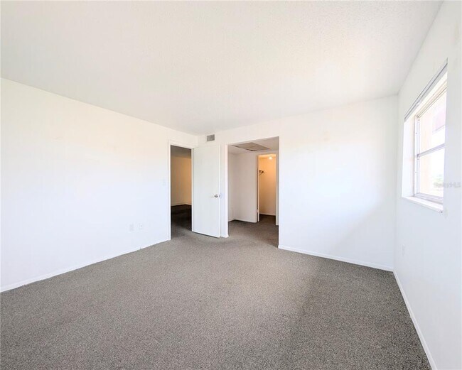 Building Photo - 4129 Lake Bayshore Dr