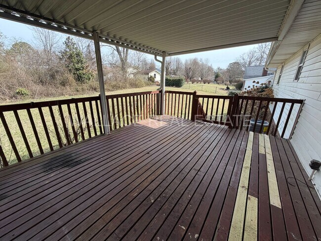 Building Photo - APPLICATION PENDING!!  DO NOT APPLY!!  3 BEDROOM/ 2.5 BATHROOM SOUTH KNOXVILLE HOME!!!