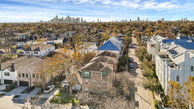 Building Photo - 2736 Cortlandt St