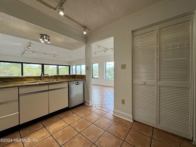 Building Photo - 6000 San Jose Blvd