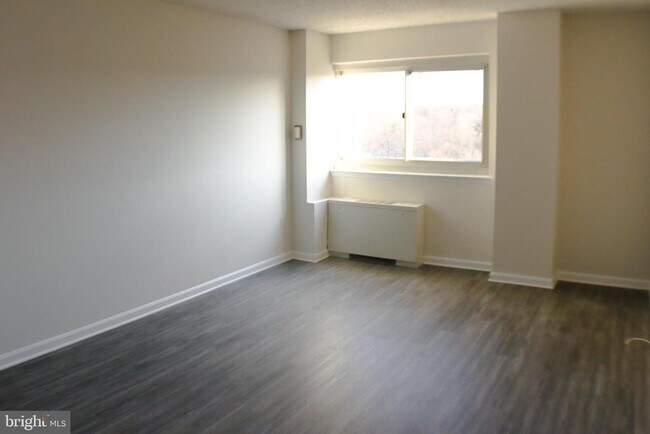 Building Photo - 1225 Martha Custis Dr